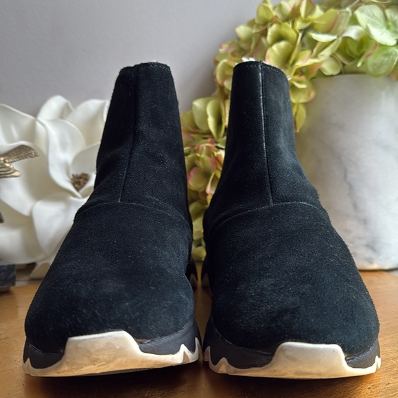 Sorel Kinetic Short Boots in Black Suede - Picture 4 of 16